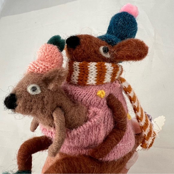 Anthropologie Wild Bundled Up Ornament Wool Kangaroo Mom And Baby In Pouch - Picture 7 of 9